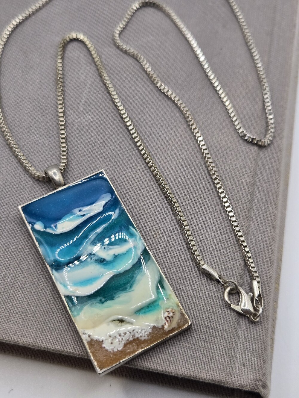 Resin Sea Shell Beach Waves Necklace Pendant boho vacation 24" Silver Box Chain